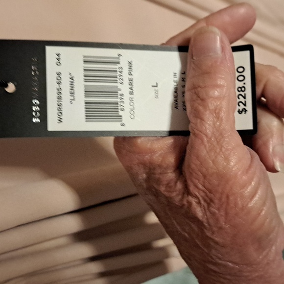 Stunning Top - Picture 2 of 4